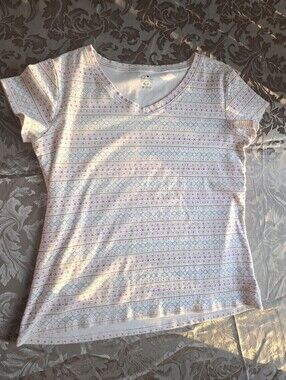 Striped Geo Print V-Neck Tee in White and Pink